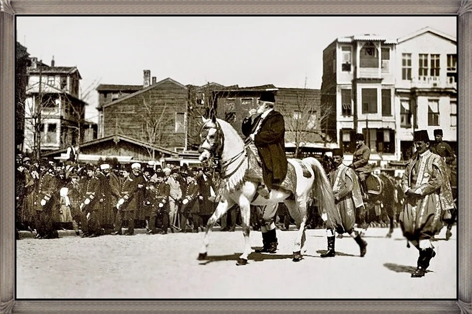Son Halife Abdülmecid cuma namazı sonrası Sultanahmet Camii'den çıkışı - 1922