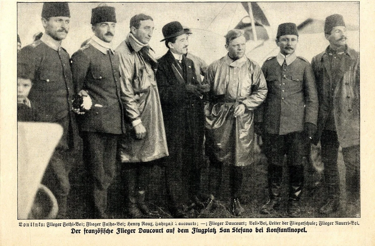 Der französische Flieger Daucount landet bei San Stefano Konstantinopel 1913