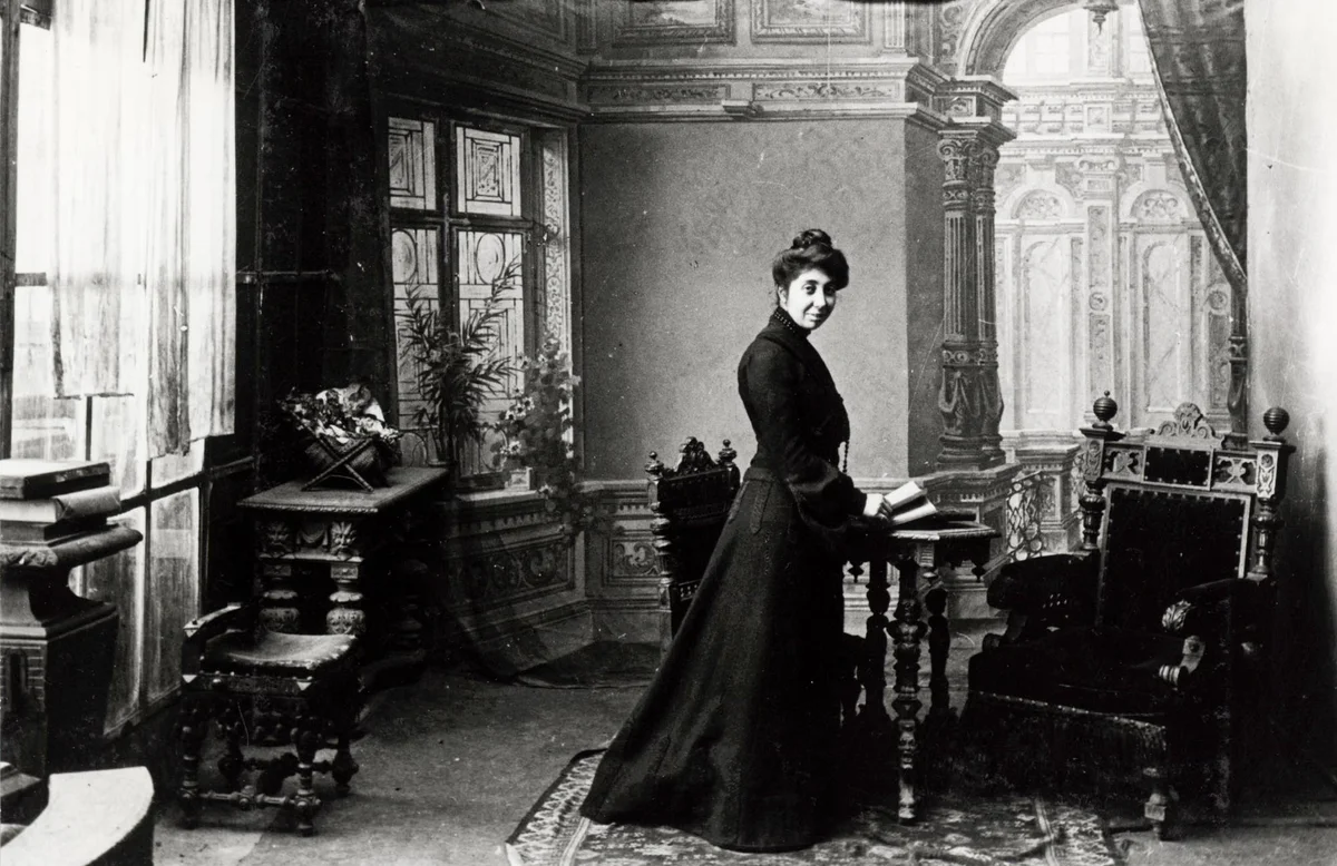 Büyükada'da Osmanlı Hristiyan Kadın, İstanbul, 1903