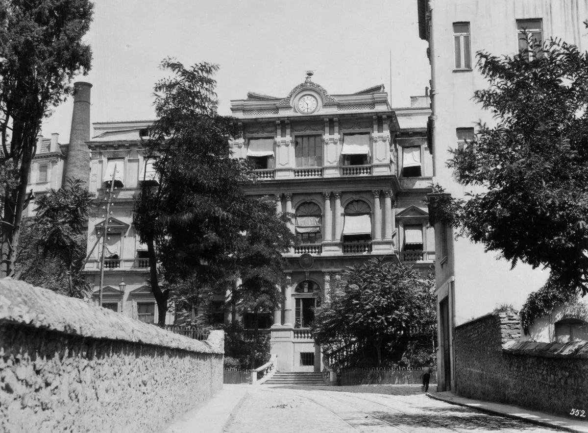 Osmanlı Beyoğlu Belediyesi, İstanbul, 1890'lar