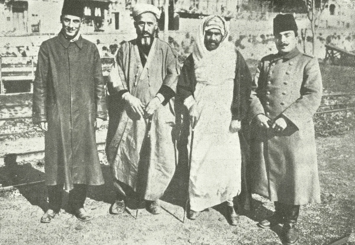 Trablusgarp Senusi Şeyhi ve Osmanlı Subayları