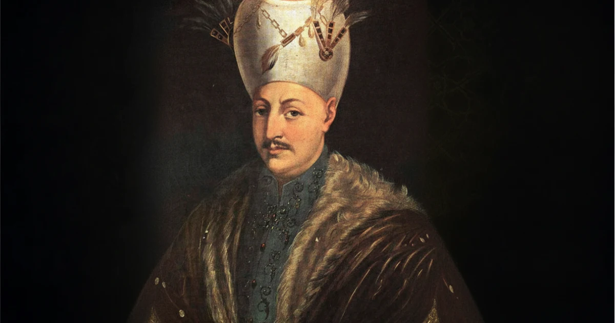 Dönem tasvirleri esas alınarak resmî hükümdar portresi düzeninde canlandırılan genç Sultan I. Ahmed