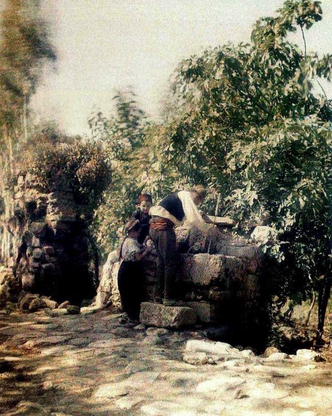 A Fountain Bursa, 1913
Bursa'da Bir Çeşme, 1913
...