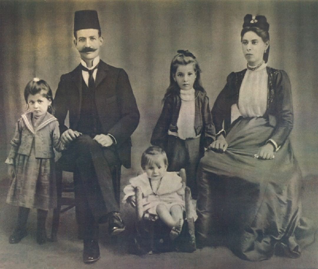 A Jewish Family in Rhodes Island, 1906
Rodos Adası'nda Yahudi Bir Aile, 1906
...