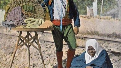 A Simit Seller and a woman of African origin, Istanbul, 1890s
Simitçi ve  Afrika...