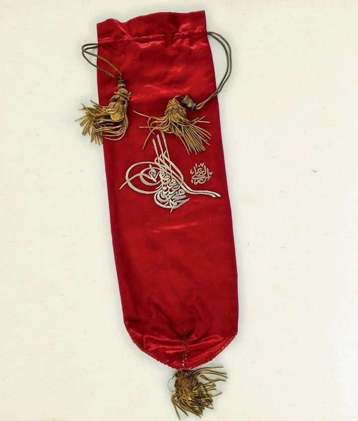 An Imperial Letter Pouch, 1910s
Bir Osmanlı Name-i Hümayun Kesesi, 1910'lar
...