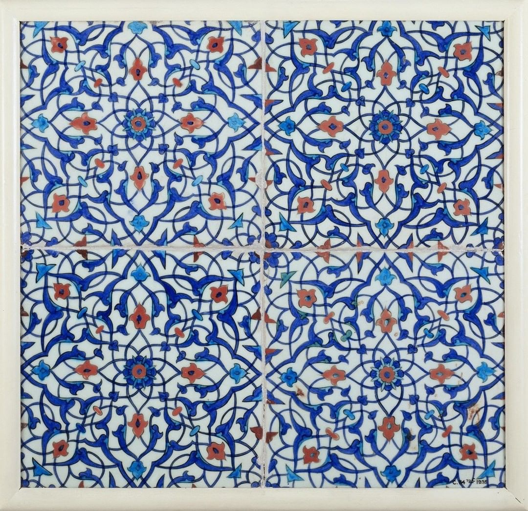 An Ottoman Tile Panel, c1570
Bir Osmanlı Çini Levha, 1570c
...