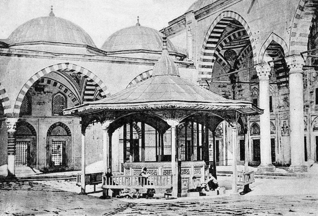 Courtyard of the Selimiye Mosque, Edirne, 1900s
Selimiye Camii Şadırvanı, Edirn...