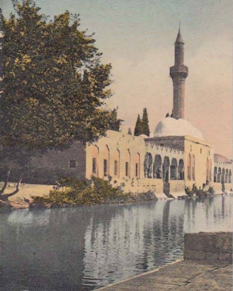 Halilürrahman mosque, Ottoman-era Urfa, 1910's.
Halilürrahman camii, Osmanlı dö...