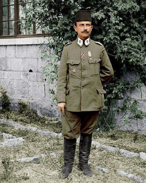 Haydar Ali Bey, Osmanlı Kudüs'de görev yapan askeri doktor.
Haydar Ali Bey, a m...