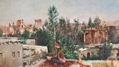 Lübnan'Da Ki Baalbek Kalıntıları Üzerinde Namaz Kılan Adam