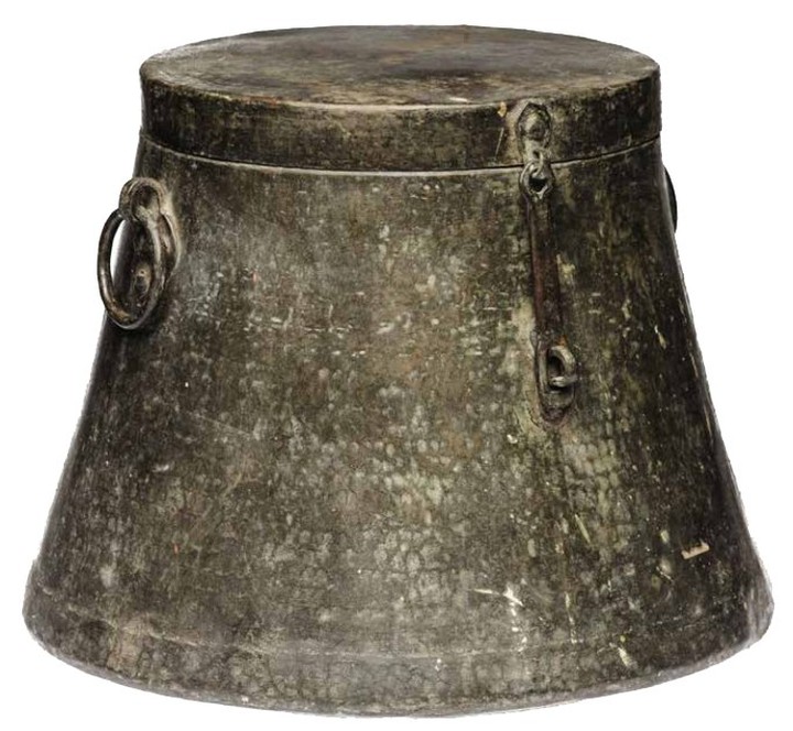 Ottoman Copper Bread Bowl, 18th Century
Osmanlı Bakır Ekmeklik, 18. Yüzyıl
...