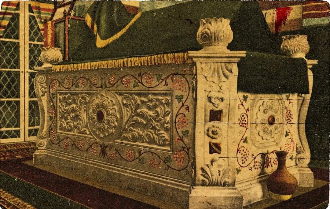 The tomb of Salahuddin Ayyubi in Damascus, Ottoman Syria, 1898.
Osmanlı dönemi ...