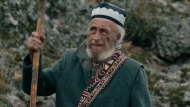 Çolpan Emet Kimdir